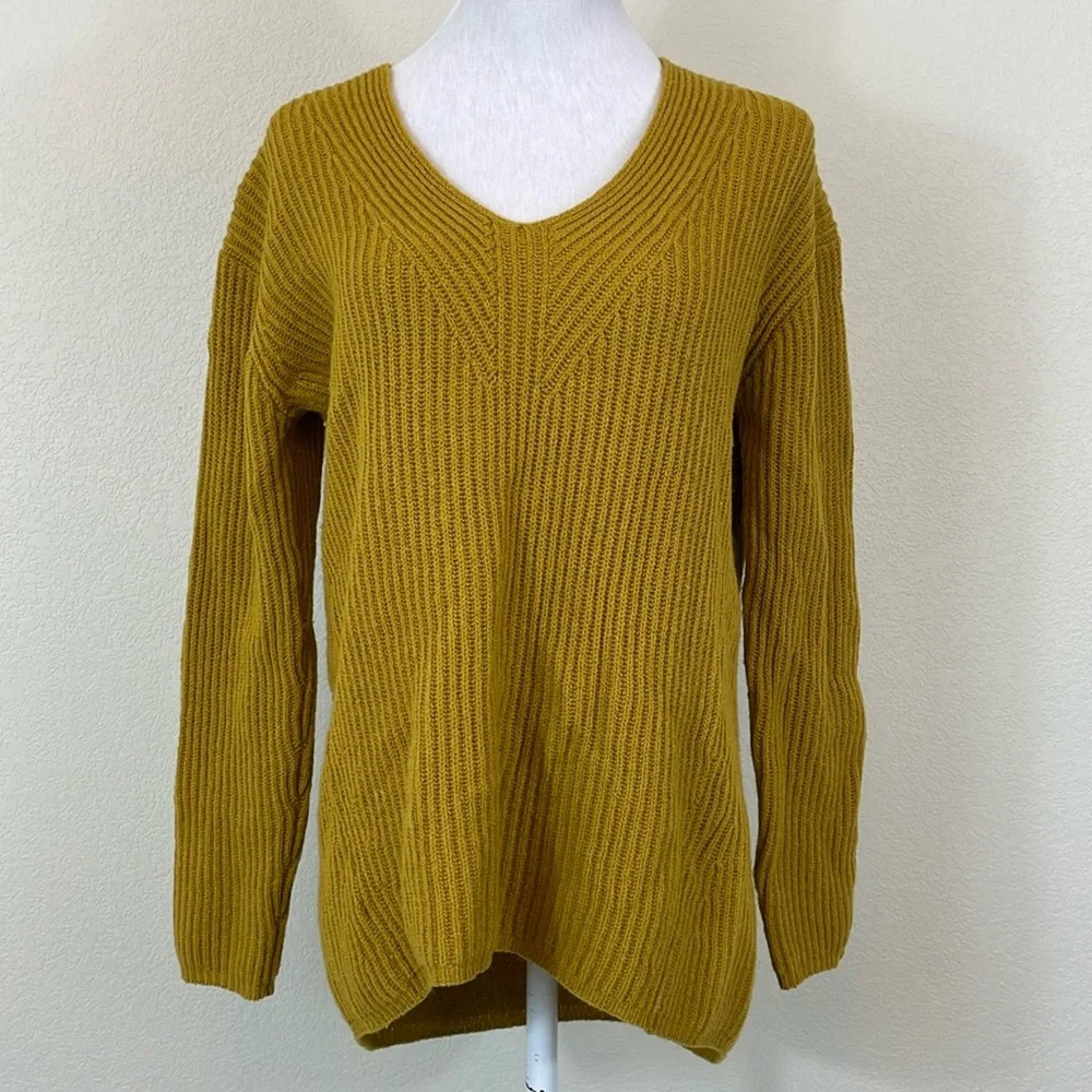 Madewell‎ mustard v neck 100% wool sweater size xs